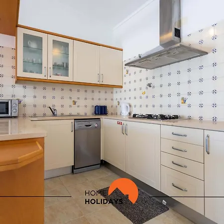 #134 Dias 2 By Holidays Nyaraló *